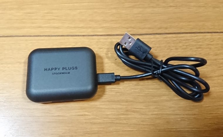 HAPPY PLUGS AIR1バッテリー内蔵の収納ケースとアダプター